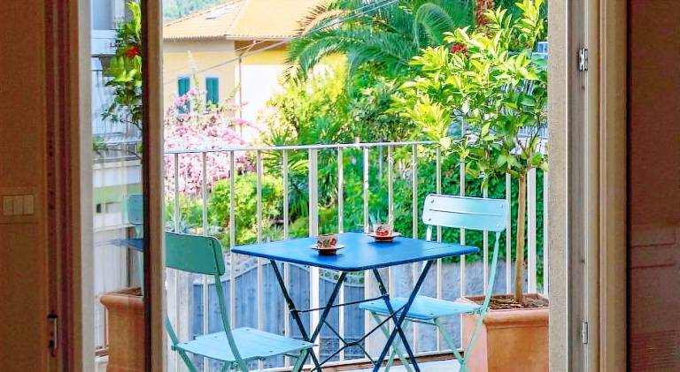 Apartment with terrace & yard — photo 3