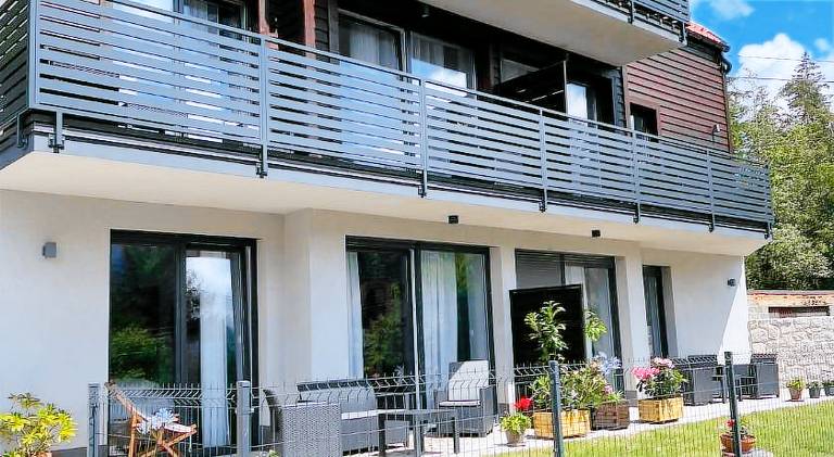 Z Widokiem Apartamenty - apartamenty z widokiem na gory i zewnetrzna balia in Szklarska Poreba