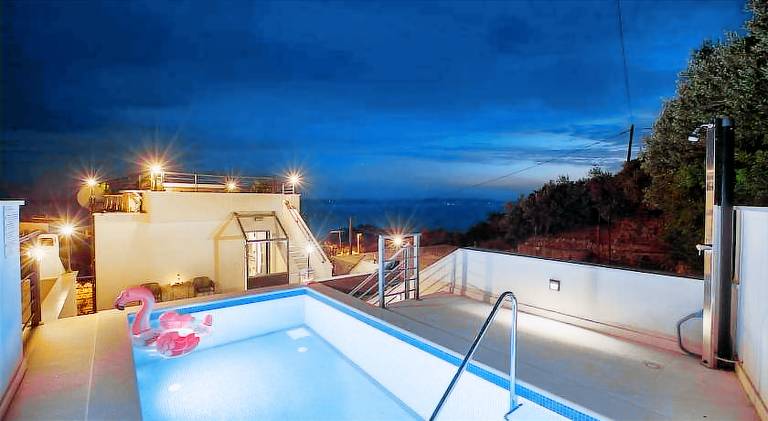 Villa with jacuzzi & pool — photo 5
