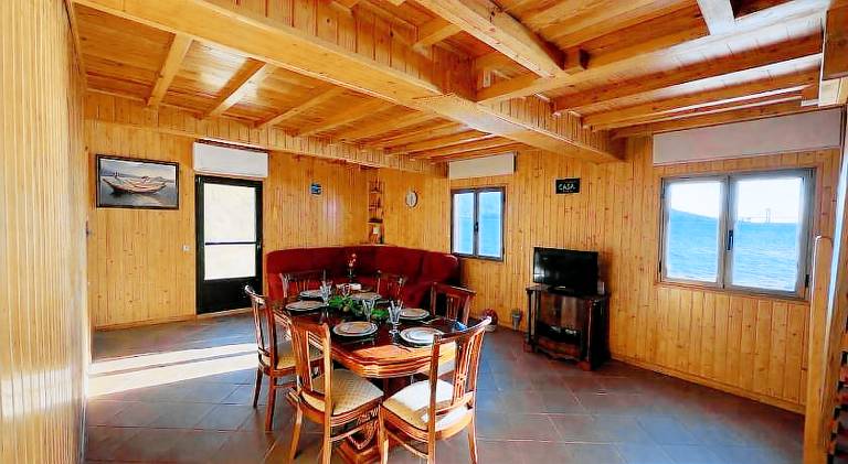 Vacation home with pool & patio — photo 4