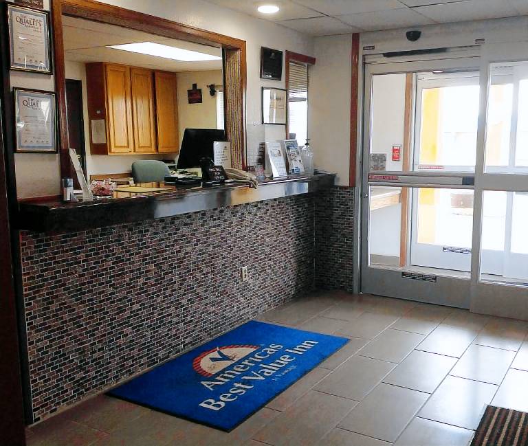 Americas Best Value Inn & Suites Sidney — photo 3