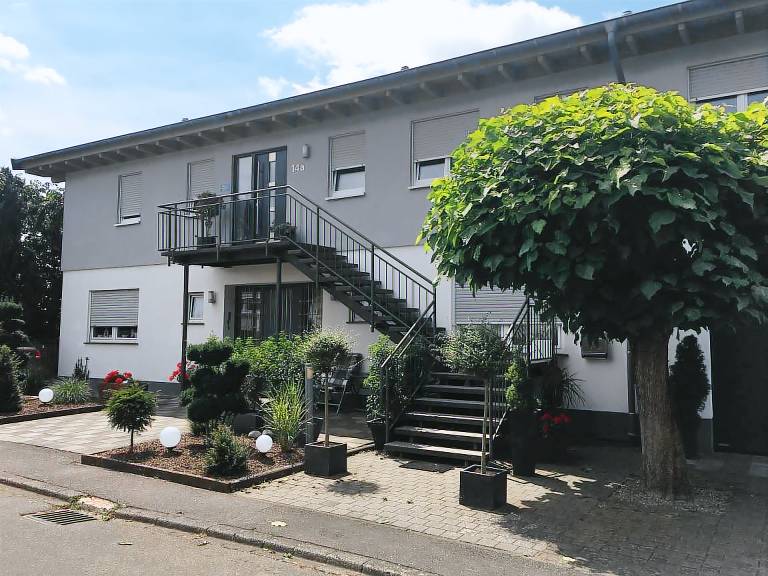 Holiday apartment with yard, barbeque & terrace — photo 2