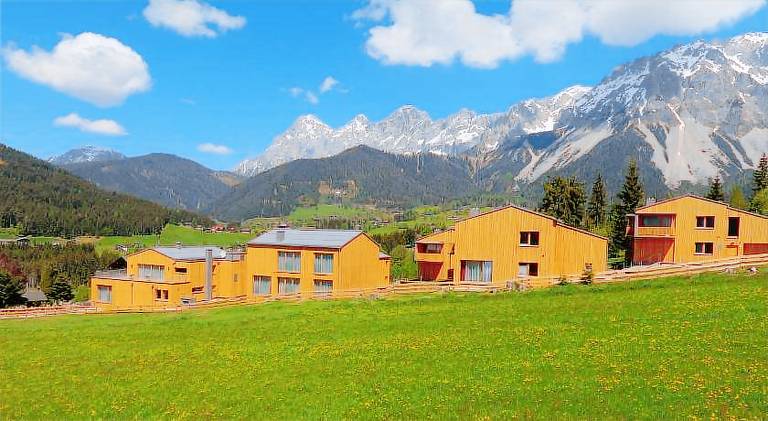Serviced apartment with sauna, patio & garden in Ramsau am Dachstein