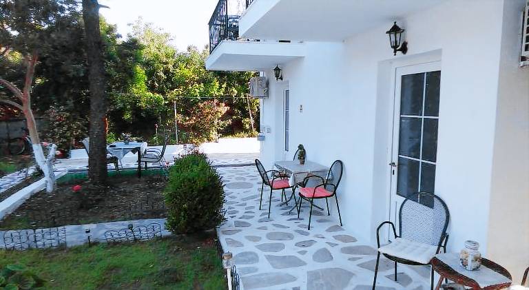 Apartment with grill, garden & terrace — photo 4