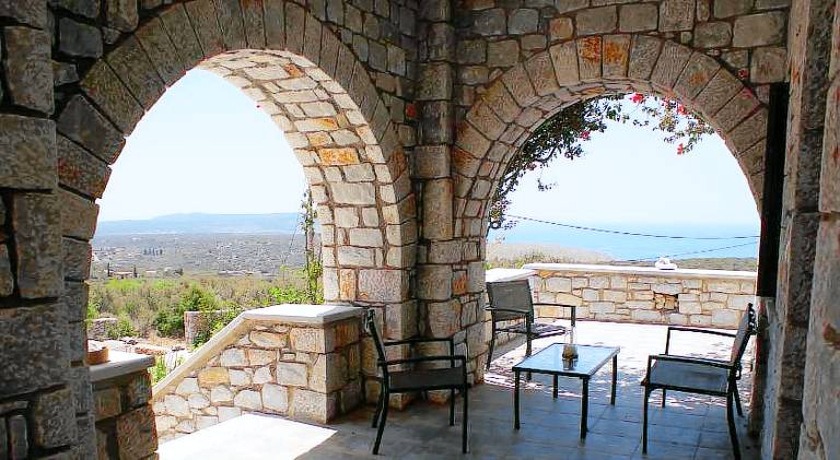 Serviced apartment with yard & terrace | Perfect for remote work | Pets allowed — photo 3