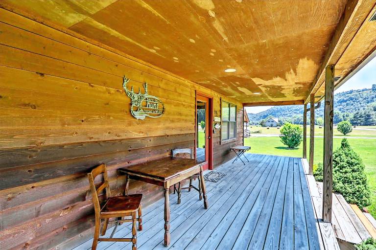 Dream Valley Mountain View Cabin w/ Covered Porch! — photo 2