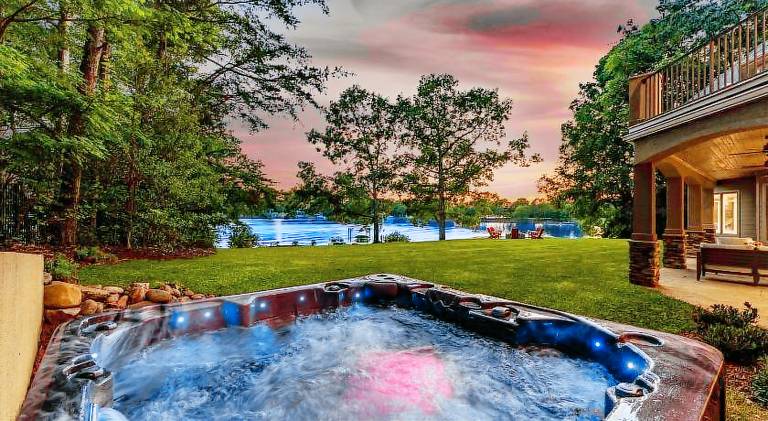 Vacation home with hot tub & pool — photo 5