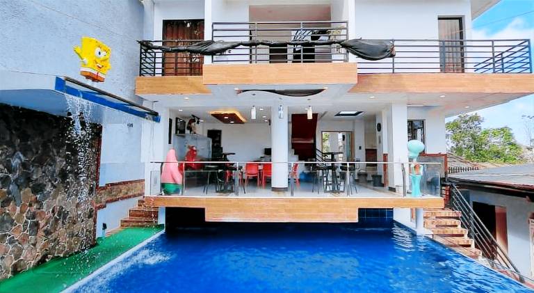 House with pool in Tagaytay