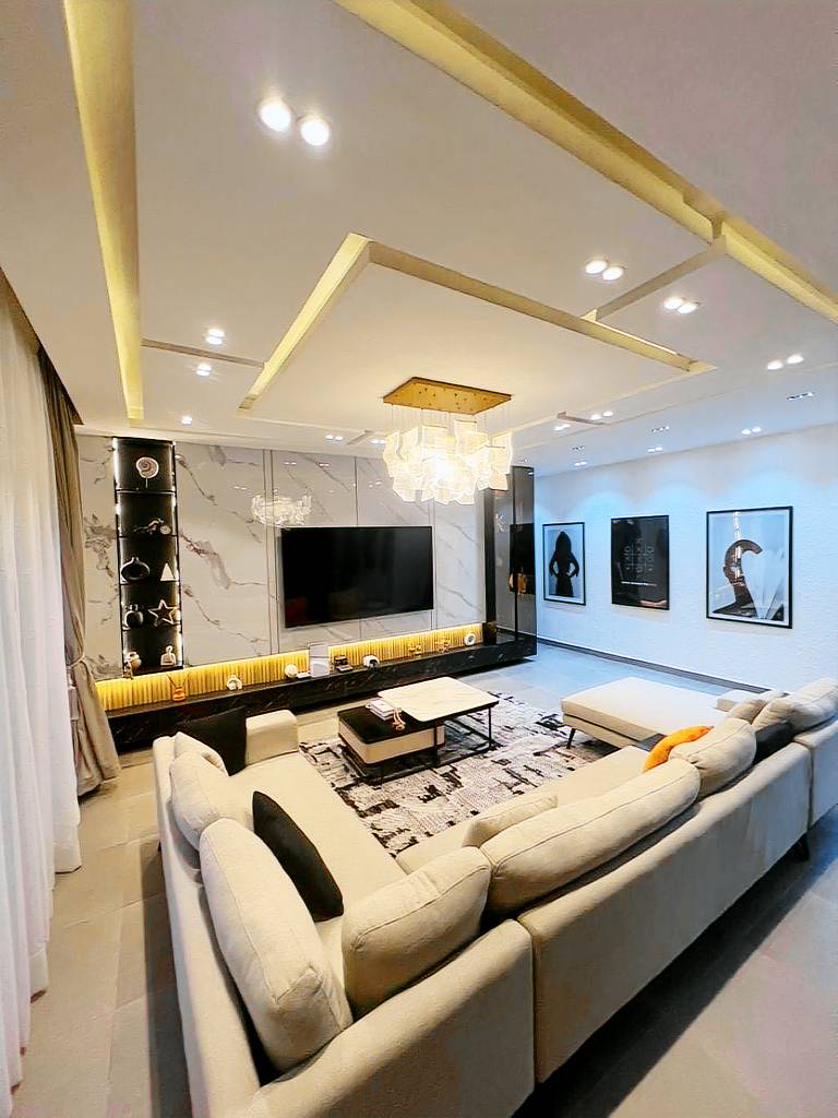 Apartment with pool — photo 3