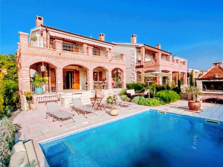 House with barbeque, private pool & yard | Nature view — photo 2