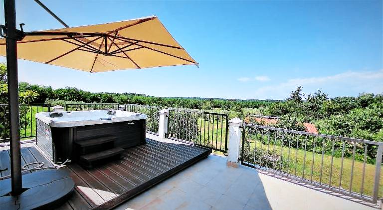 Charming house with jacuzzi | Pets are welcome — photo 3
