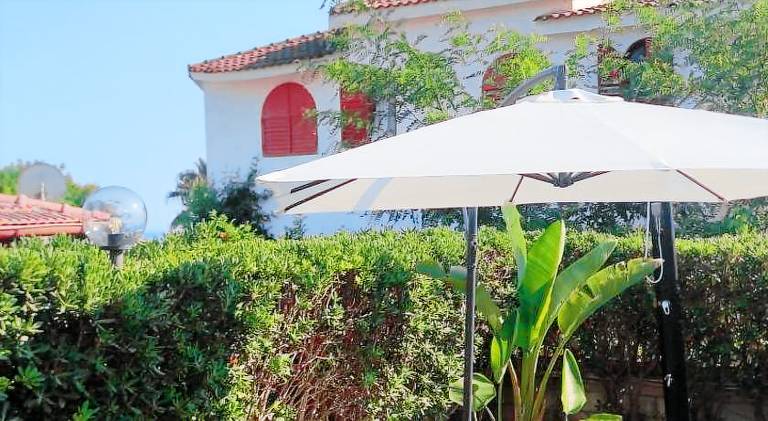 Villa with hot tub & pool | Pets are welcome — photo 2
