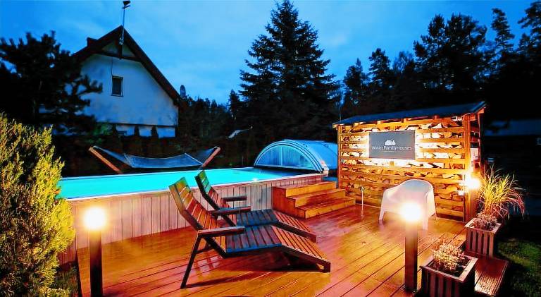 Lodge with pool, grill & patio — photo 2