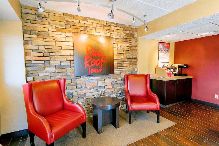 Red Roof Inn Rockford East – Casino District — photo 5
