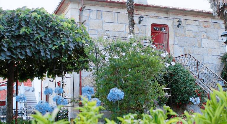 Vacation home with pool, yard & patio in Viseu