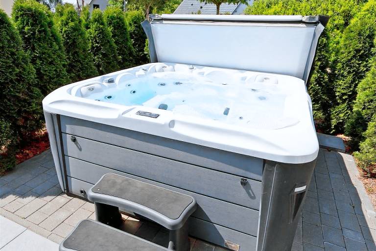 Exklusives Ferienhaus mit Whirlpool, Sauna und Garten in Untergöhren — photo 3