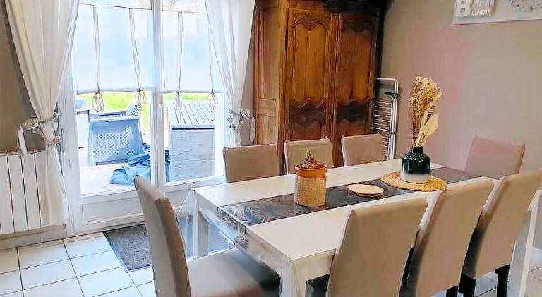 Charming vacation home with hot tub | Pets allowed — photo 3