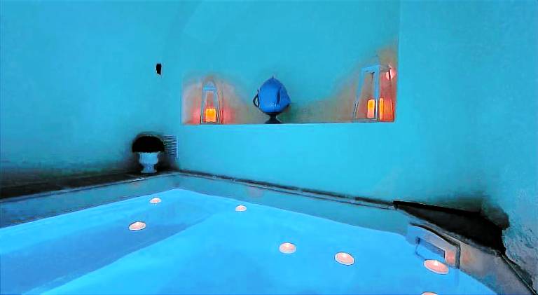 Rental apartment with hot tub & pool in Sannicola