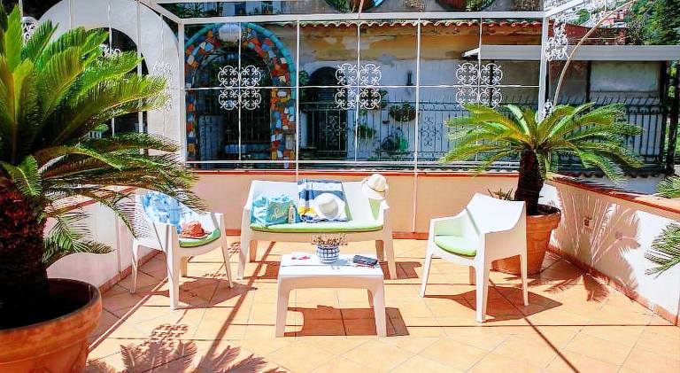 Serviced apartment with garden & patio — photo 4