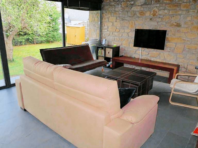 Vacation home with yard | Lake view — photo 3