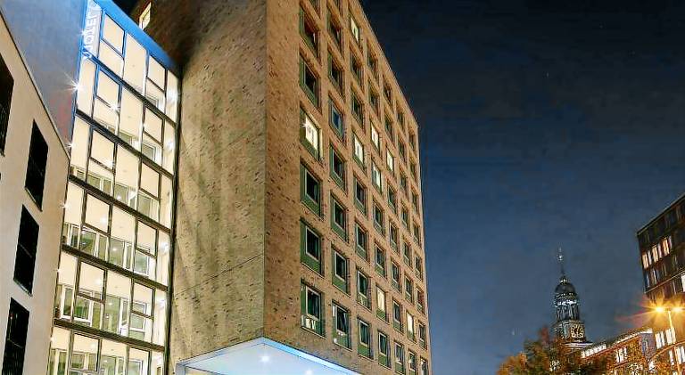 Motel One Hamburg am Michel — photo 4