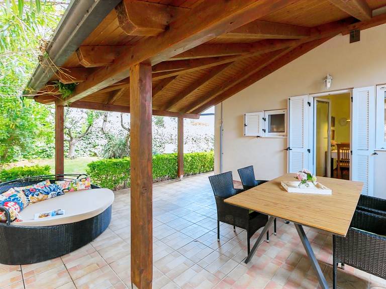 House with terrace, yard & grill | Nature view — photo 4