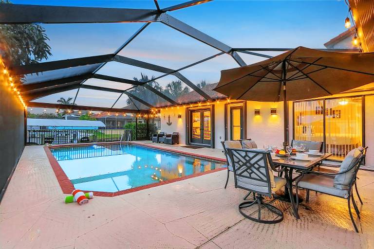 WALK TO BEACH • Waterfront •Direct Gulf Access •South Facing Heated Pool • 4 Kings in Cape Coral, FL