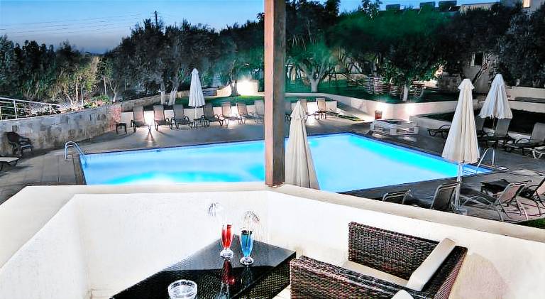Wonderful serviced apartment with yard, terrace & pool | Next to the beach | Dogs allowed — photo 4