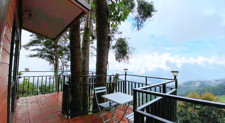 Nice vacation home with terrace, yard & jacuzzi | Dogs allowed — photo 3