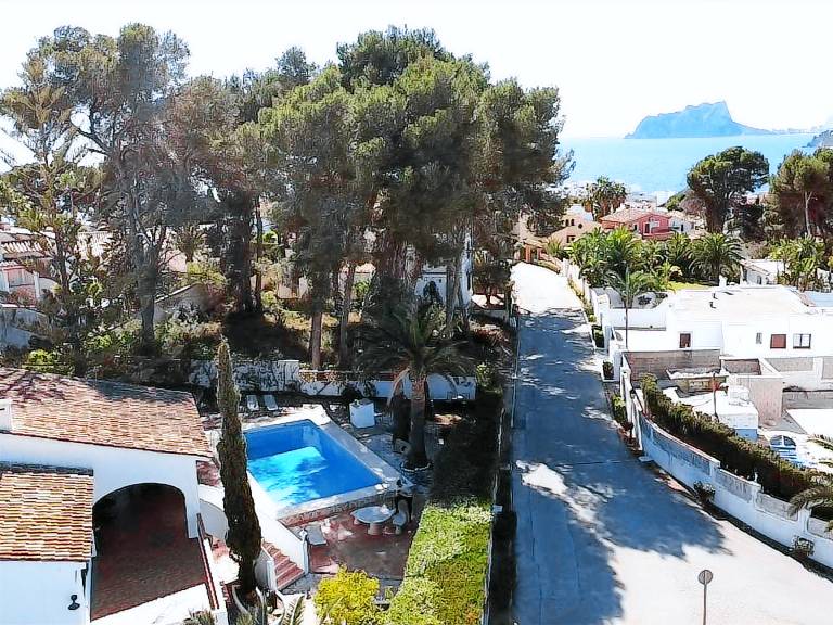 Charming Villa with Private Pool, 500m from the Beach in Moraira in Mora