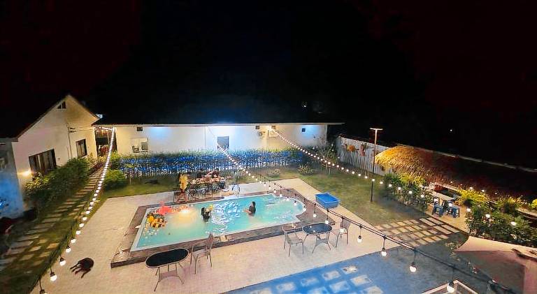 Vacation home with pool — photo 4