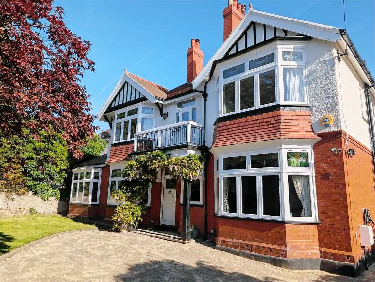 Children-friendly pleasant house with yard, terrace & jacuzzi | Garden view | Dogs allowed — photo 4