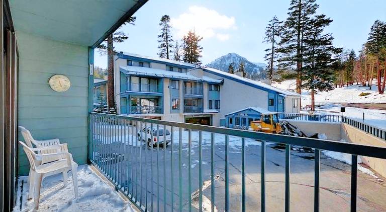 Charming holiday apartment with barbecue, sauna & hot tub | Next to the ski | Dogs allowed in Mammoth Lakes, CA