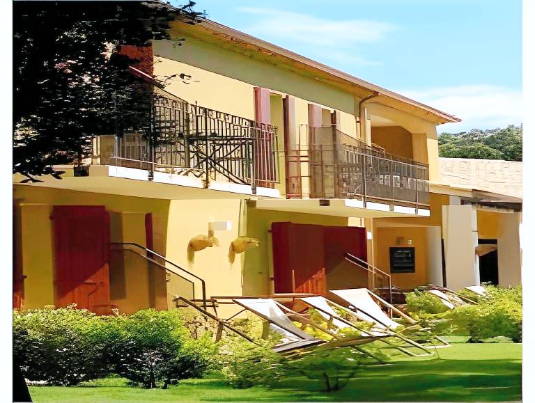 Logis Hotel La Bastide De Grignan & Restaurant La Chenaie in Grignan