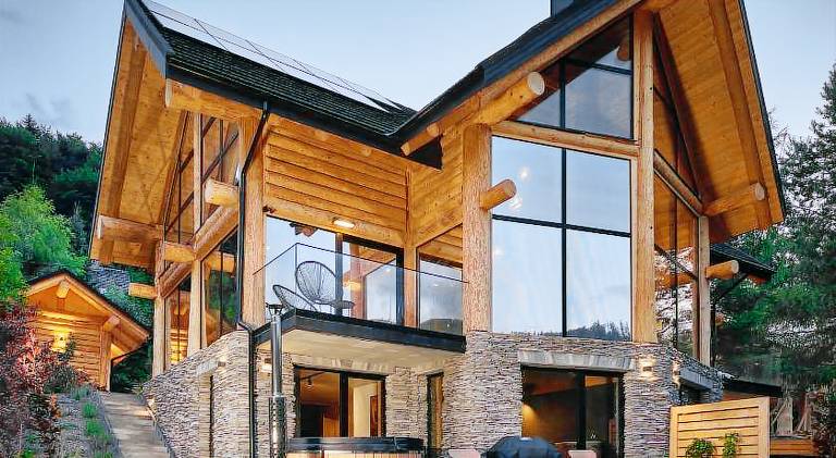 Villa with jacuzzi, yard & patio — photo 3