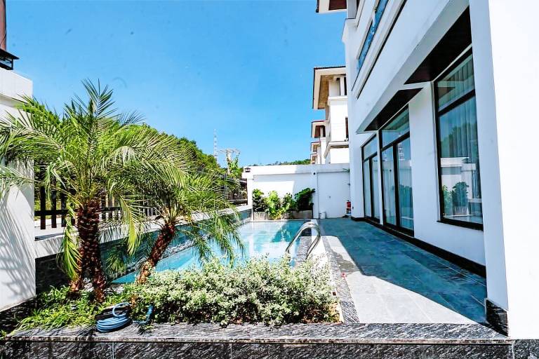 Villa with pool, jacuzzi & garden | Water view | Suitable for remote work | Pets are welcome in Ha Long