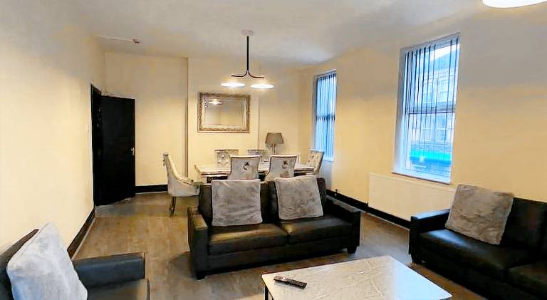 Rental apartment with 5 rooms for 10 persons in Liverpool