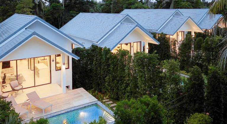Villa with pool — photo 4