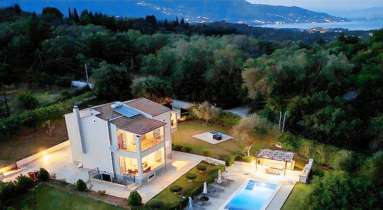 Villa with garden, patio & grill in Corfu