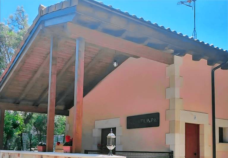 Family-friendly house with fast internet, yard & patio | Garden view | Perfect for remote work | Dogs allowed — photo 2