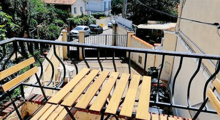 Apartment with patio in Marseille