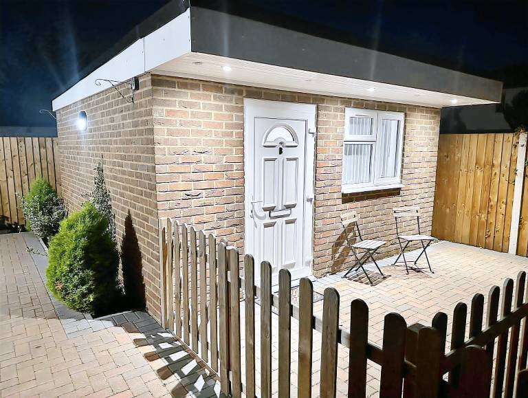 Apartment  Luton