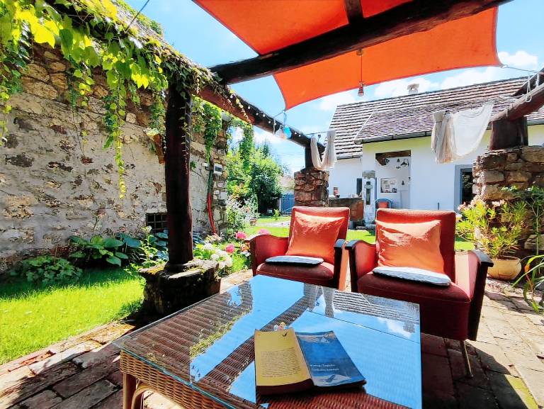 Rental apartment with barbecue, yard & patio — photo 4