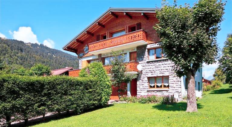 Apartment with 5 rooms for 10 persons in Les Gets