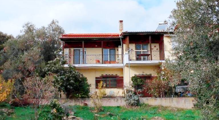 Apartment with garden & BBQ in Kavala