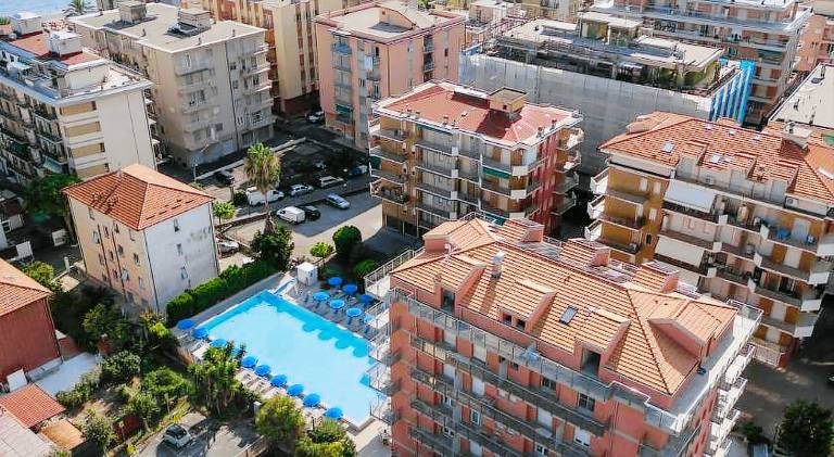 Family-friendly charming holiday apartment with terrace, garden & grill | Next to the beach | Pet-friendly — photo 5
