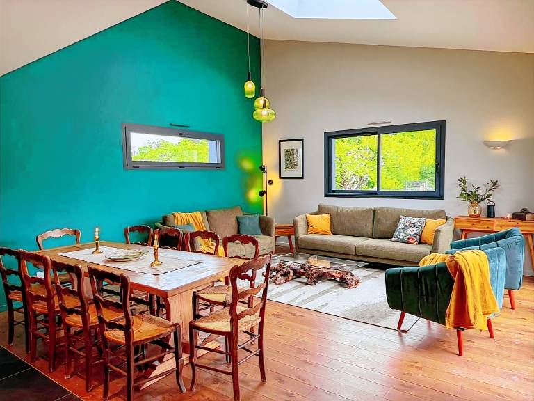 Cottage with grill & yard in Chinon
