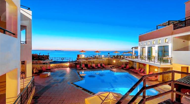 Rental apartment with patio, pool & yard | Next to the beach | Pet-friendly — photo 3