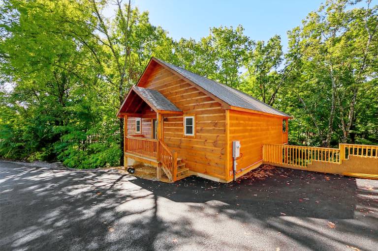 We love Dogs! Hot Tub, Pool Table, Media Room, Easy Access Free Tickets! — photo 3
