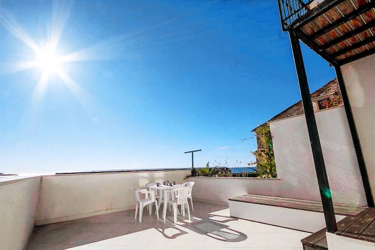 Apartment with terrace — photo 5